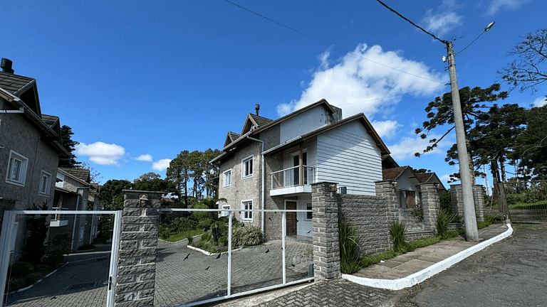 Casa Completa Triplex no Centro de Gramado